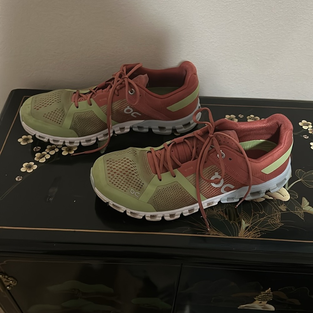 On Women’s Cloud Swift Running Shoes. Size 9 - image 2